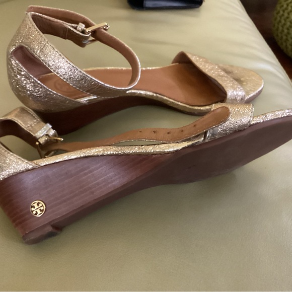 Tory burch gold wedge sandals - Picture 6 of 7